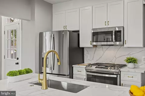 Kitchen - 600 Oglethorpe St NW, Washington, DC 20011 photo 2 of 5