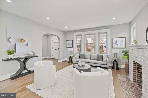 Living - 600 Oglethorpe St NW, Washington, DC 20011 photo 5 of 7