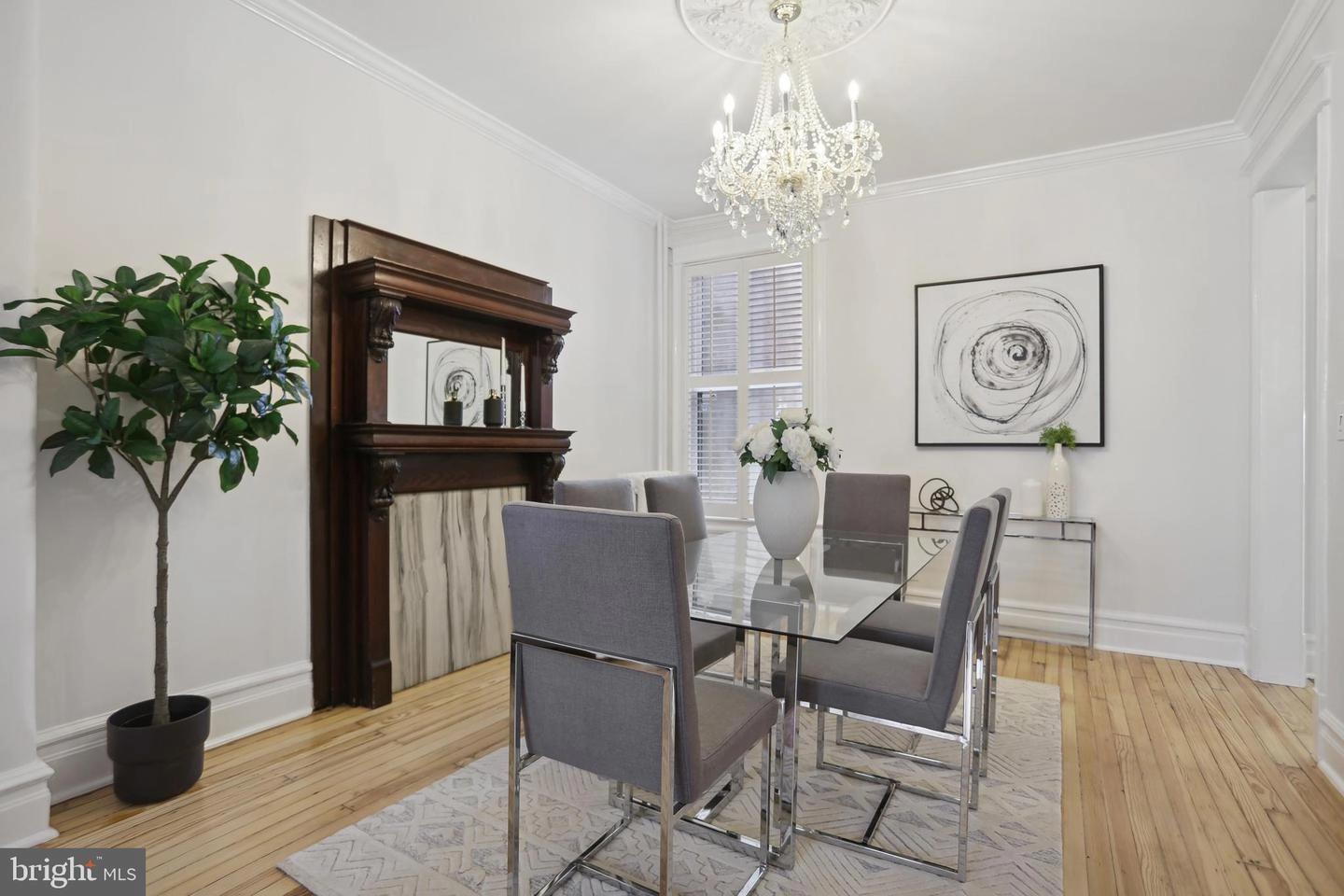 Dining - 1309 E Capitol St SE, Washington, DC 20003 photo 4 of 5
