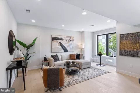 2001 I St NE UNIT 8, Washington, DC 20002