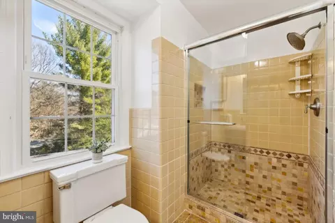 Bath - 4430 Hadfield Ln NW, Washington, DC 20007 photo 5 of 6