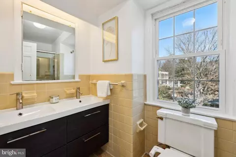 Bath - 4430 Hadfield Ln NW, Washington, DC 20007 photo 4 of 6