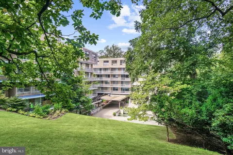 4100 Cathedral Ave NW #814, Washington, DC 20016