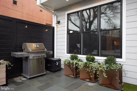 Exterior - 913 7th St NE, Washington, DC 20002 photo 6 of 12
