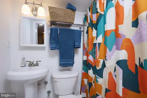 Bath - 913 7th St NE, Washington, DC 20002 photo 4 of 4