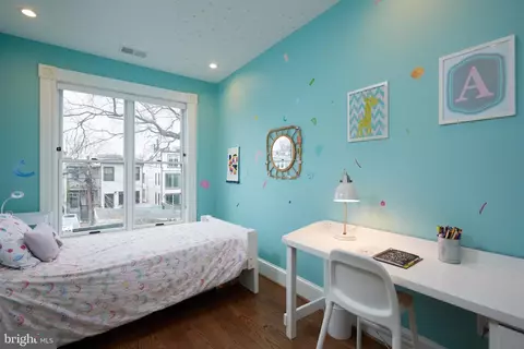 Bedroom - 913 7th St NE, Washington, DC 20002 photo 5 of 7
