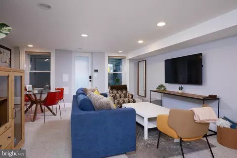 Living - 913 7th St NE, Washington, DC 20002 photo 10 of 10