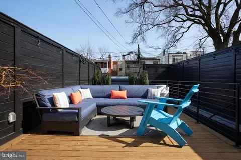 Exterior - 913 7th St NE, Washington, DC 20002 photo 5 of 12