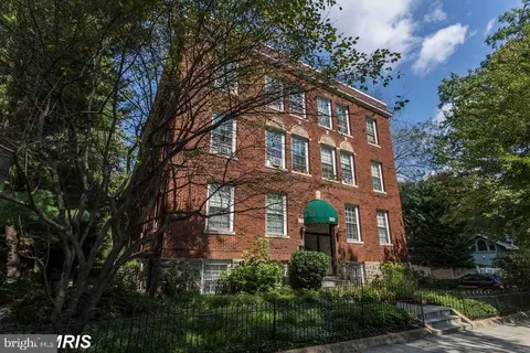 3039 NW Macomb St NW #31, Washington, DC 20008