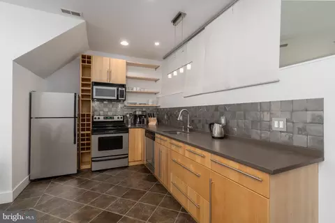 Kitchen - 2139 Tunlaw Rd NW, Washington, DC 20007 photo 5 of 7