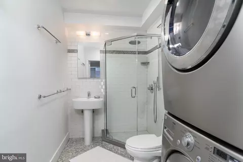 Bath - 2139 Tunlaw Rd NW, Washington, DC 20007 photo 8 of 8