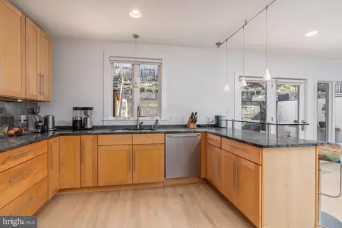 Kitchen - 2139 Tunlaw Rd NW, Washington, DC 20007 photo 4 of 7