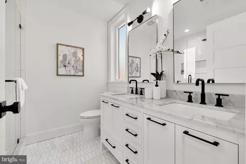 Bath - 2718 4th St NE #2, Washington, DC 20002 photo 2 of 6