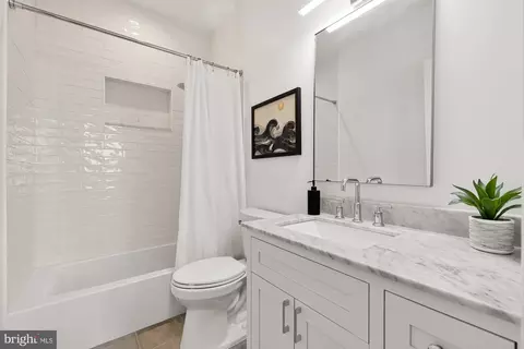 Bath - 2718 4th St NE #1, Washington, DC 20002 photo 3 of 6