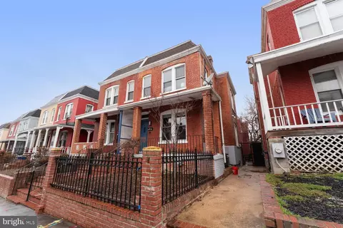 Exterior - 735 Gresham Pl NW, Washington, DC 20001 photo 2 of 4