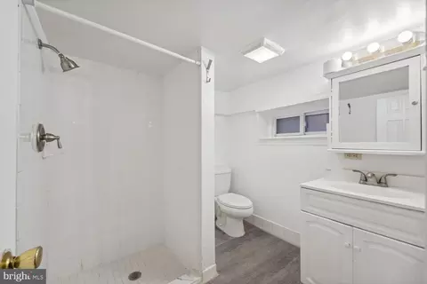 Bath - 735 Gresham Pl NW, Washington, DC 20001 photo 3 of 3