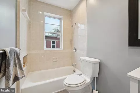 Bath - 735 Gresham Pl NW, Washington, DC 20001 photo 2 of 3