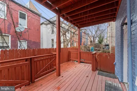 Exterior - 735 Gresham Pl NW, Washington, DC 20001 photo 3 of 4