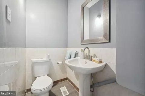 Bath - 735 Gresham Pl NW, Washington, DC 20001 photo 1 of 3