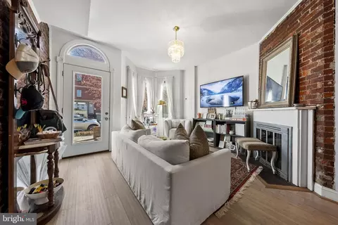 Living - 920 3rd St NE, Washington, DC 20002 photo 2 of 4