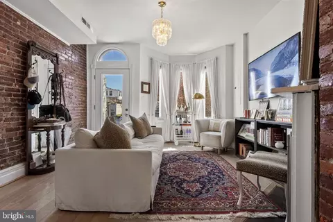 Living - 920 3rd St NE, Washington, DC 20002 photo 3 of 4