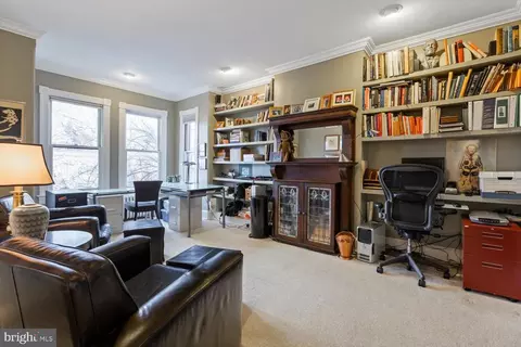 Living - 315 9th St SE, Washington, DC 20003 photo 3 of 4