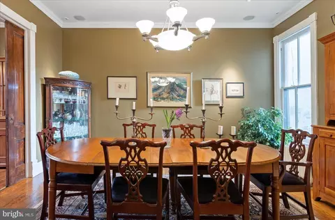 Dining - 315 9th St SE, Washington, DC 20003 photo 2 of 3