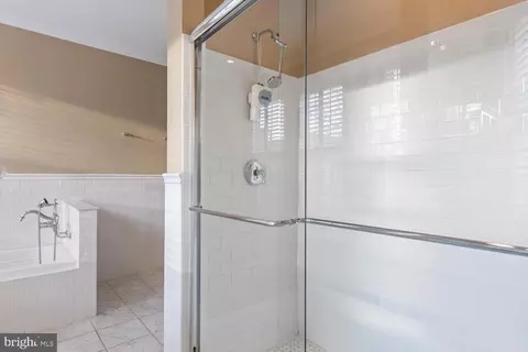 Bath - 315 9th St SE, Washington, DC 20003 photo 3 of 6