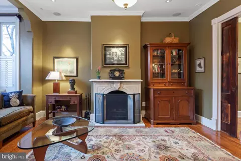 Living - 315 9th St SE, Washington, DC 20003 photo 2 of 4