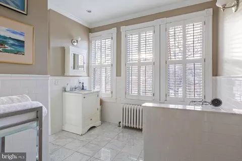 Bath - 315 9th St SE, Washington, DC 20003 photo 2 of 6