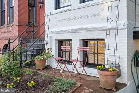 Exterior - 315 9th St SE, Washington, DC 20003 photo 4 of 8