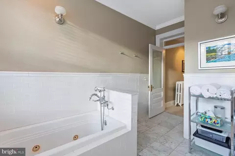 Bath - 315 9th St SE, Washington, DC 20003 photo 4 of 6