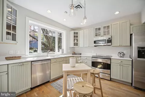1115 C St SE, Washington, DC 20003 photo 8