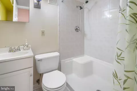 Bath - 522 23rd Pl NE, Washington, DC 20002 photo 3 of 4