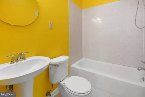 Bath - 522 23rd Pl NE, Washington, DC 20002 photo 1 of 4