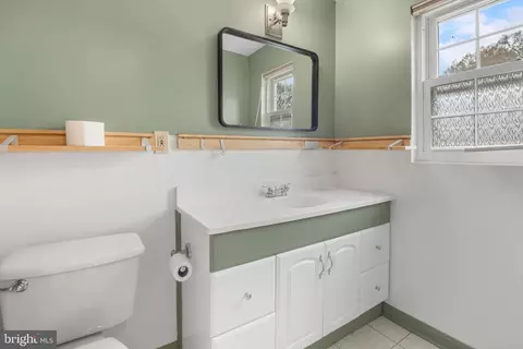 Bath - 522 23rd Pl NE, Washington, DC 20002 photo 2 of 4