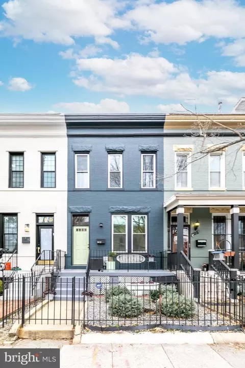 902 8th St NE, Washington, DC 20002 photo 2
