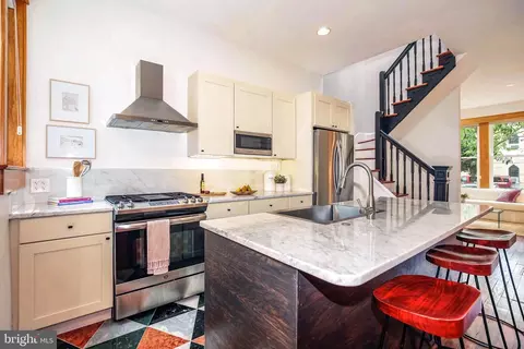 902 8th St NE, Washington, DC 20002 photo 8