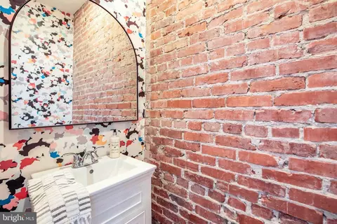 902 8th St NE, Washington, DC 20002 photo 15