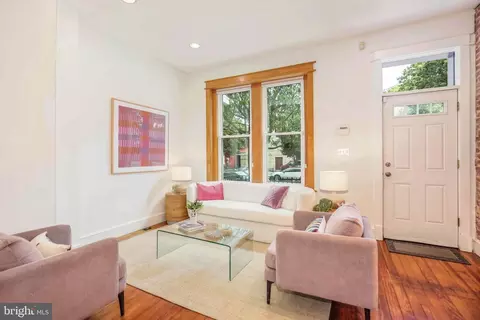 902 8th St NE, Washington, DC 20002