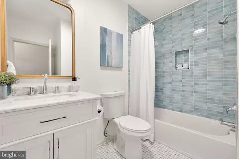 Bath - 252 13th St NE, Washington, DC 20002 photo 2 of 4