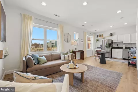 330 Rhode Island Ave NE #301, Washington, DC 20002