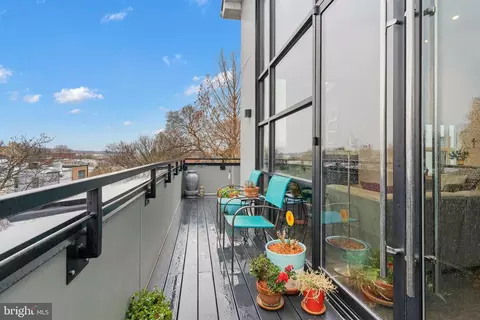 Exterior - 514 4th St SE #303, Washington, DC 20003 photo 2 of 9