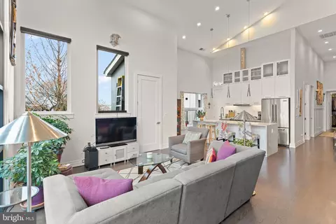 Living - 514 4th St SE #303, Washington, DC 20003 photo 4 of 4