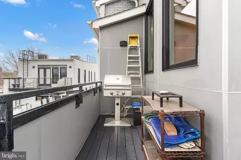 Exterior - 514 4th St SE #303, Washington, DC 20003 photo 3 of 9