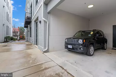 Exterior - 514 4th St SE #303, Washington, DC 20003 photo 5 of 9