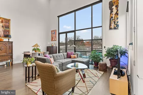 Living - 514 4th St SE #303, Washington, DC 20003 photo 3 of 4