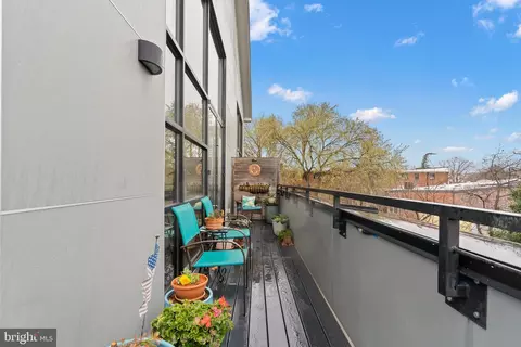 Exterior - 514 4th St SE #303, Washington, DC 20003 photo 4 of 9