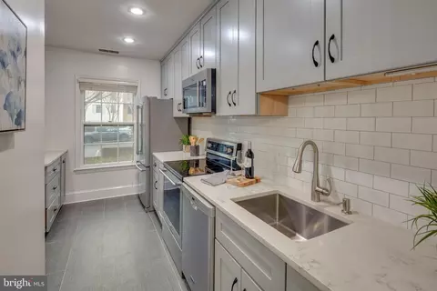 Kitchen - 3209 Sutton Pl NW #A, Washington, DC 20016 photo 4 of 4