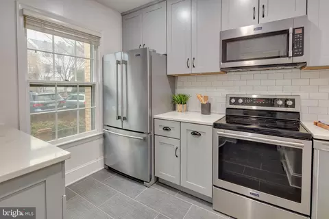Kitchen - 3209 Sutton Pl NW #A, Washington, DC 20016 photo 3 of 4